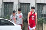 网友拍摄今日份中国男篮路透 杨瀚森身着51号训练服精气神十足