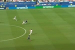 法国反击送直塞，姆巴佩高速插上眼看形成单刀但没领到球